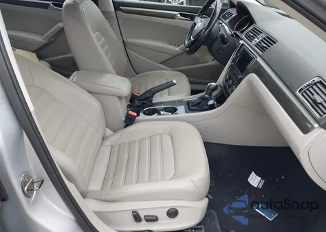 2017 Volkswagen Passat 1.8T Sel Premium из США, поврежденный, VIN 1VWCT7A32HC051738